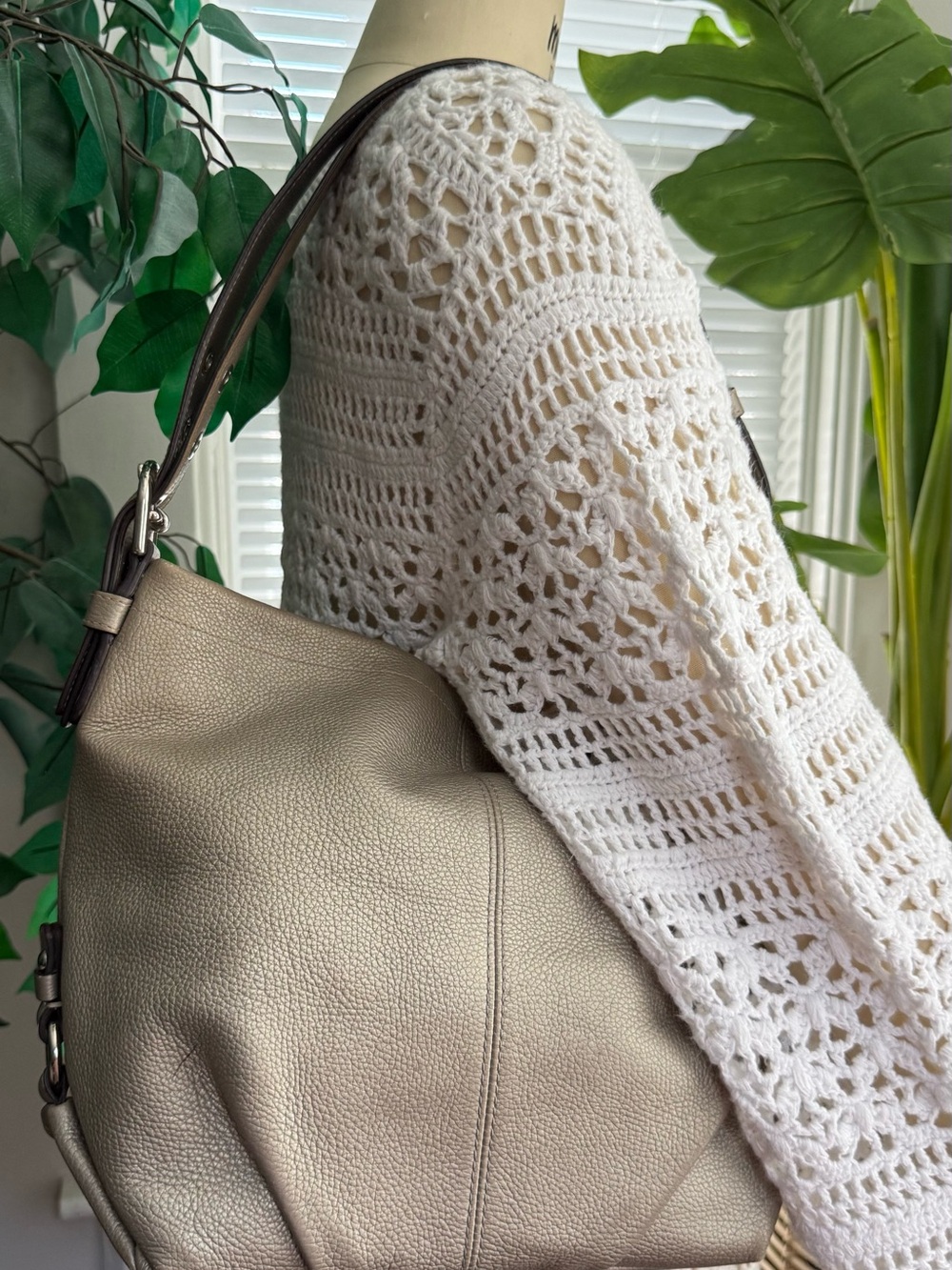 Neutral Metallic Leather Shoulder Bag - Cream/Gold